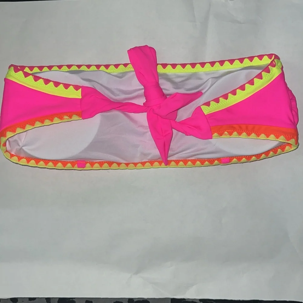 Popvil Shell Trim Bandeau Color Block Bikini Top.  Size L.  NWOT.